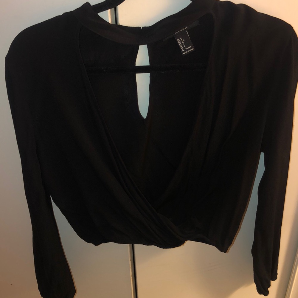 Long sleeve cropped top with choker
